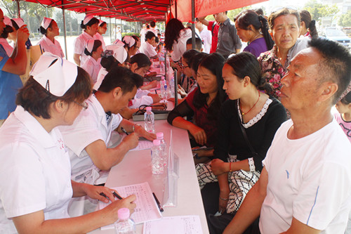 临沧市人民医院开展庆祝2015年5•12国际护士节大型服务活动