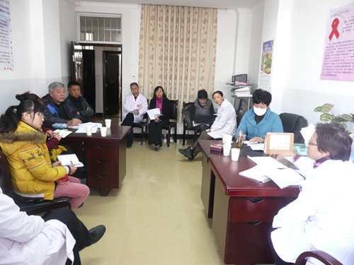 云南省关爱中心对我院2013年度防治艾滋病工作进行督导