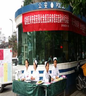 临沧市人民医院开展脊灰疫苗强化免疫及计划免疫宣传日活动