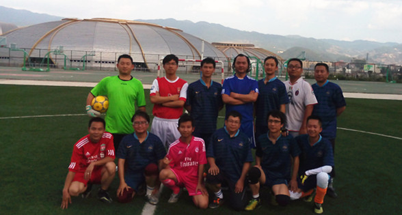 院团委组织与临沧卫校进行足球友谊赛